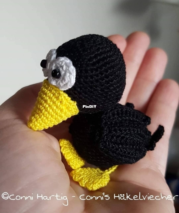 free-crochet-pattern-black-bird-mo-1691596596.jpg