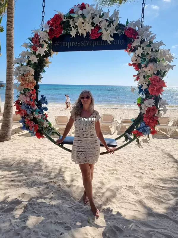 VESTIDO-TULUM-CON-ARO-DE-FLORES-scaled.webp