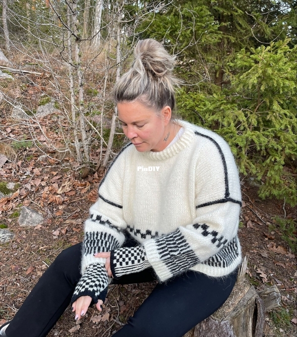 Striped Square Sweater WORSTED Creme1.jpg