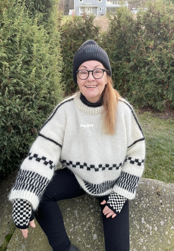 Striped Square Sweater WORSTED Creme3.jpg