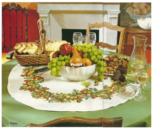 Penelope 135 - Autunm Wreath Tablecloth.jpg