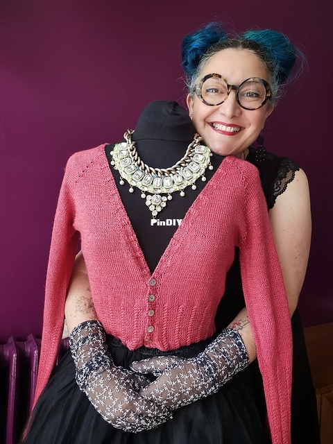 Lil Cardi by Julie Knits in Paris.jpg