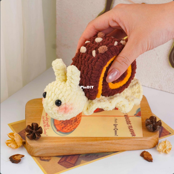 Cinnamon Roll Snail 03.png