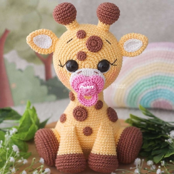 Atelie Floraqua - Manuela Oberg - Bebê Girafa 25cm - Portuguese