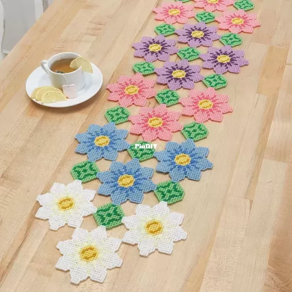 Field of Flower Table Runner PLASTIC CANVAS Herrschners.webp