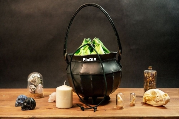 cauldron-purse-paintyee-002-thumbs.jpg