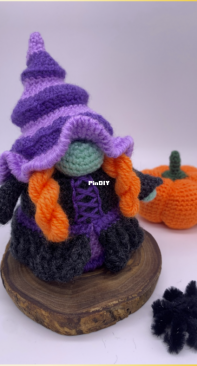 Claudia Ramprecht - Little Gnomes Halloween Witch - Kleine Gnome Halloween Hexe - English and German