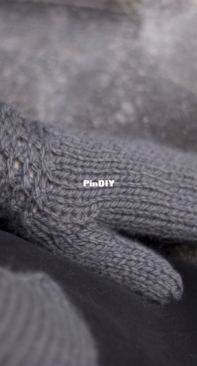 Grand Place Mitts by Mer Almagro-Free