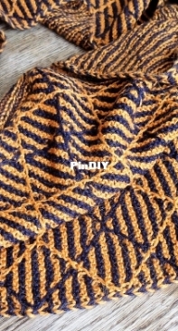 Crisscross Scarf by Claudia Finlay-English,German-Free