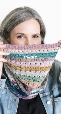 Simply Scrappy Cowl by Helen Stewart-Free