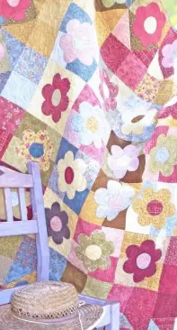 The Red Boot Quilt Company - Antonie Alexander - Scrappy Daisies - Free