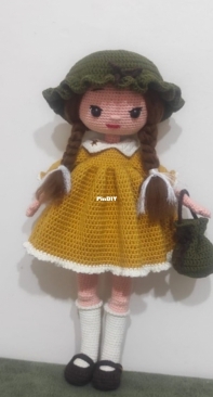 Green hat girl