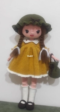 Green hat girl