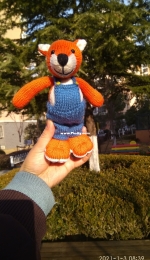 Big foot fox