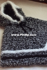Hooded poncho black and white