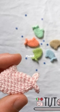 AmigurumiAmo - Maddalena Tinazzi - Amigurumi Little fish - pesciolino Amigurumi - English and Italian - Free