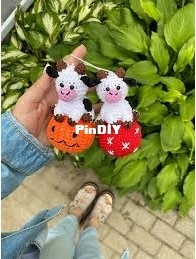 Lena Mart Pattern - Lena Mart - Cow on a pumpkin/bal