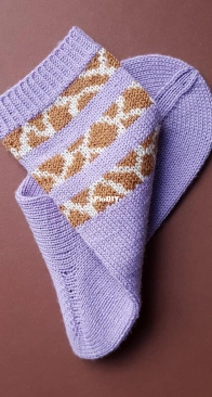 Wild Stripes Socks Giraffe by Cat Krause - German