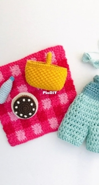 Oche Pots- Clare Cooper - The Adventures of Amity Collection - Amitys Picnic - English