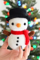 Bunnies and Yarn - Michelle Alvarez - Toby The Snowman