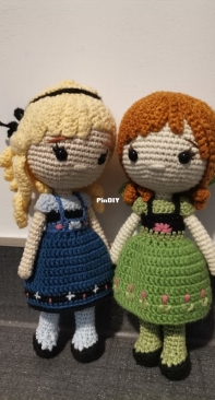 Elsa and Anna Amigurumi