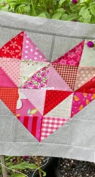 The Red Boot Quilt Company - Antonie Alexander - Valentine Hearts Block - Free
