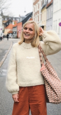 Holiday Sweater by Mette Wendelboe Okkels - PetiteKnit - English