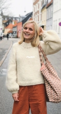 Holiday Sweater by Mette Wendelboe Okkels - PetiteKnit - English