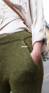 New Pants In Town by Anna & Heidi Pickles - English Norwegian