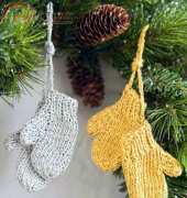 Red Heart WC2068 Mitten Ornaments - Free