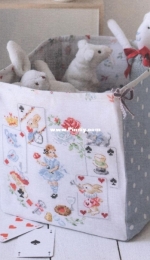 Alice au Pays des Merveilles by Véronique Enginger from Mango - Fables, Contes et Comptines PCS