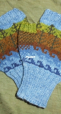 Scenic fingerless mitts by Amanda Carrigan-Free