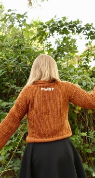 RaeLynn Endicott - Cinnamon Spiced Ribbed Sweater