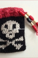 Pink Pumpkin Studio - Maja Piskorska - Pirate Skull Pouch - Free