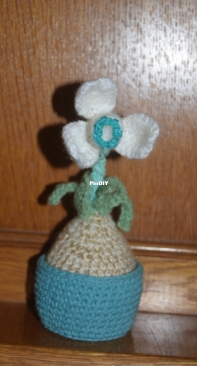 Crochet snowdrop