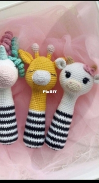 Enjoy Toys Design  - Marina Kambur - Rattle Set 3 Pieces - Conjunto de 3 Brinquedos de Chocalho - Portuguese