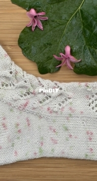 Farfalla Socks by Flocons de Laine-French-Free