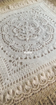 Aki Kasaishi - Flower Mandala Blanket - English