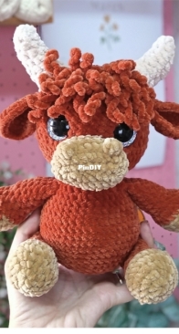 Yarn over with Natasha - Natasha Smuts - Beans the highland cow