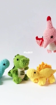 Day Dreaming Maker - Pei Ying Tee - Dinosaur Family