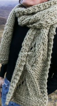 Palm Scarf by We Are Knitters - English, German, French, Spanish, Italian - Free