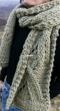 Palm Scarf by We Are Knitters - English, German, French, Spanish, Italian - Free