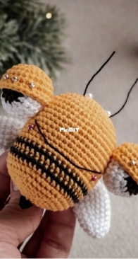 Monstrodom - Sleepy Bee - English