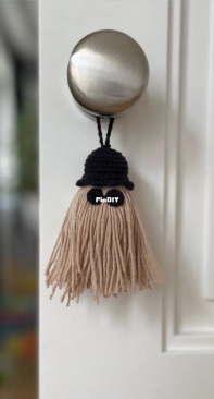 Oliyanko Amigurumi - Pavlina Svarcova - Cousin Itt - English and Slovak - Free