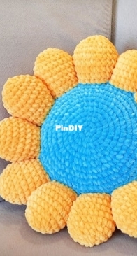 Amigurumi patterns pdf _ crochet sunflower throw pillow pattern _ English