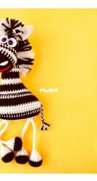 Cozy Puppet - Oksana Zibnitskaya - Conny the Zebra - Conny a Zebra - Portuguese - Translated