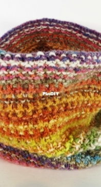 Bramble Cowl by Frankie Brown-FreE