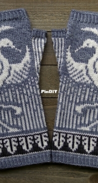 Thula Mitts by Erica Heusser