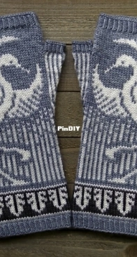 Thula Mitts by Erica Heusser