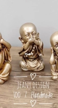 A set of bhuddas